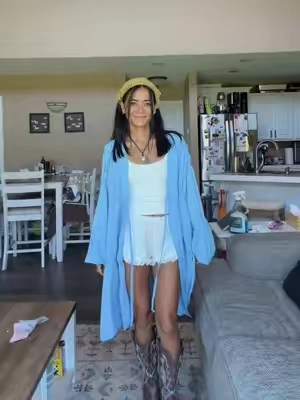 5’0” wearing size small 