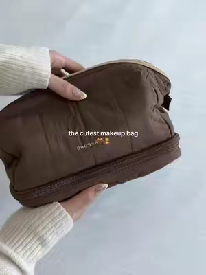 makeup bag of my dreams!! 🤩✨ #makeupbag #makeup #travelbag #travelessentials #beautyfinds 