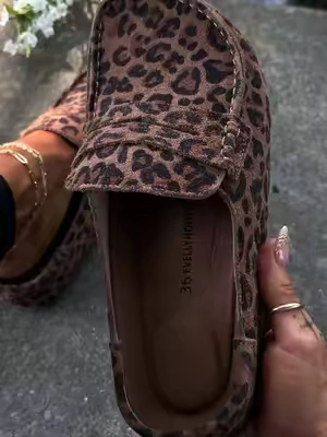 @EVELLYHOOTD US Leopard print loafer clogs. Obsessed with these! #evellyhootd #leopardprint #lofers #clogs #fallshoes 