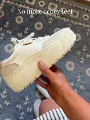 Runs true to size and SO comfortable! #drscholls #whitesneakers #archsupport #comfortableshoes 