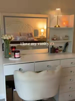 i love her sm 💗 #vanity #vanitymirror #vanitydesk #makeupdesk #vanityorganization 