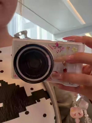 the quality is amazing 🤩  #digitalcamera #fypシ゚viral #cameratips #aesthetic #foryoupage #backtoschool #TikTokShop #y2k #tiktokcamera #camera 
