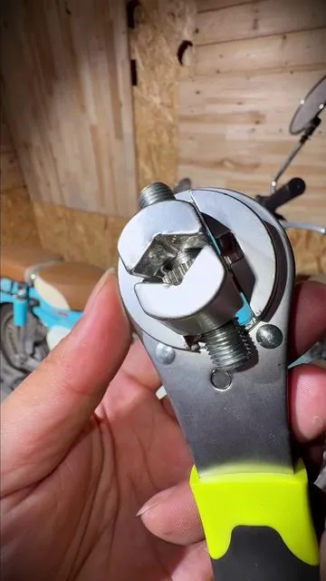 Adjustable Ratchet Wrench Kit for 6-22mm Screw, Portable Adjustable Ratcheting Wrench Set with Non-slip Handle Get Yours at a Discounted Price + FREE SHIPPING! #tiktokmademebuyit #tiktokshopfinds #ToolTok #diymechanic #mechanicsoftiktok 