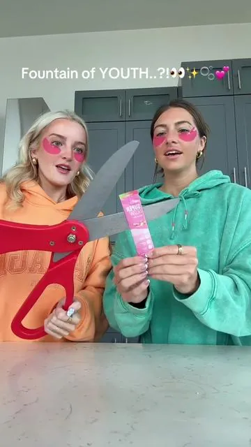 the girlies are DRINKING their skincare now 💅🧚🏼✨💕 #nellosuperglow #skincareroutine #skincaretips 