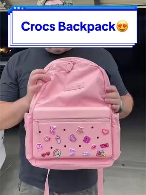 ¡La mochila impermeable más viral y fácil de limpiar que vas a tener! 🎒💦 Personalízala y viaja cómodo. ¡Toca el carrito naranja! 👇#tiktokshopcreatorpicks #travelhacks #backpack #crocssuperbrandday #schoolhacks @Crocs 