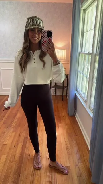 Elevated basic for fall 🙌 the perfect leggings top! #elevatedbasics #affordablefashion #falltransitionoutfit #leggingsoutfit #falloutfits 