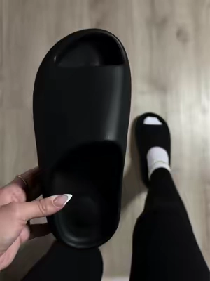 #Yeezyslides #Yeezy #Stockx 