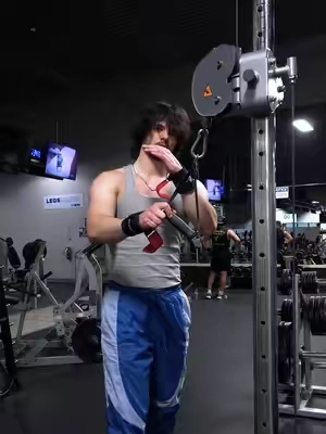 straight up that easy. Just snap and tap. No need for frustration on unstable handles when you have hooks. #bodybuilding #backday #pullday 