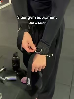 Legit best piece of gym equipment l've invested in #lifting #straps #liftingstraps #ekko #gym 