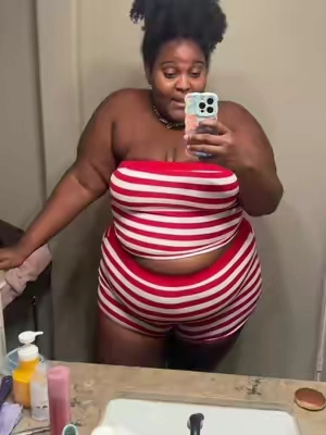 I’m normally a 3X, but this XL was so stretchy! 