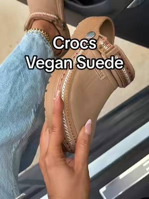 Fall girlies, run. 🍂🤌🏻 #crocs #crocscrafted #crocsvegansuede #crocssuperbrandday #tiktokshopcreatorpicks @Crocs 