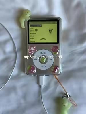 no more spotify 😝 #mp3player #ipod #spotify #music #smiski 