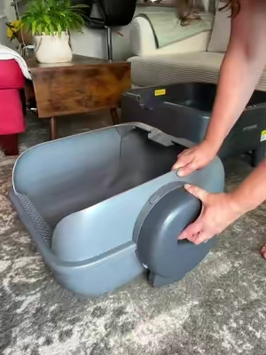 Most self cleaning litter boxes feel way too small… but this Oneisall automatic litter box is actually designed with larger cats and multi cat homes in mind 😭🐱 The open top design feels so much safer and less cramped, and there’s finally enough room for cats to comfortably turn around without getting litter all over themselves every time they use the box. It automatically handles waste, helps with odor control, and keeps the litter cleaner longer which honestly makes the whole litter box routine way less stressful. I also love the larger waste bin because it means less constant emptying and lower maintenance overall 👀 Perfect for: • larger cats • multi cat homes • pet parents tired of scooping • cats that hate enclosed litter boxes • odor control • busy schedules • lower maintenance litter box routines Honestly one of the better budget friendly self cleaning litter boxes I’ve tested for big cats and multi cat homes 🧡#t#tiktokshopcreatorpickss#summervibes#s#summeressentialstiktokshopsummersale  