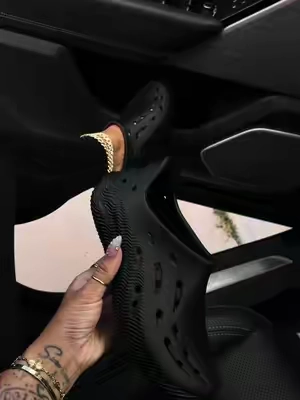 #crocs #crocsnewarrivals #crocsmellow2 