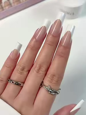 For the girls who love pretty nails with zero effort 💅#diynailsathome #frenchnails #pressonnails #fypagee #easynails 