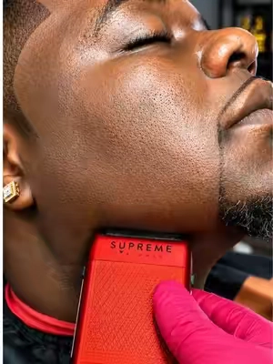 🚨 I Didn’t Expect This Foil Shaver To Be THIS Smooth… 😳🔥 #Haircut #barber #barbershop #fyp #explorepage✨ @Supreme Trimmer 