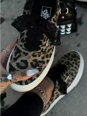 @vans #vans #altoutfits #altmom #leopardprint #vanswarpedtour 