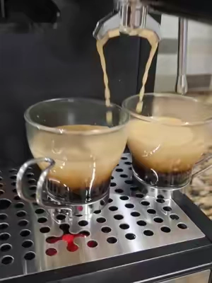 Si necesitas una Cafetera que puedes moler tu café #cafetera 