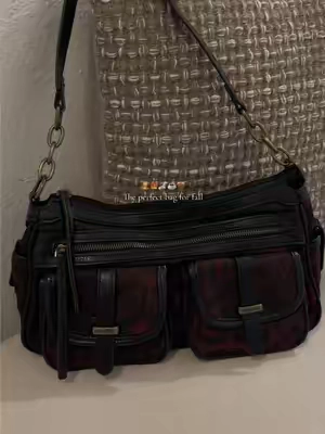 Love how spacious and pretty this shoulder bag is, has lots of compartments and very lightweight, perfect for daily use 🤎#angelkiss #shoulderbag #hobobag #everydaybag #pursetok @Angelkiss Bags 