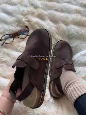 my everyday shoe this fall 🍁✨ #clogs #fall #fallshoes #fallaesthetic #suedeclogs 