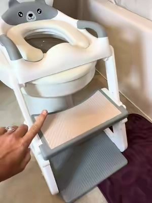 our favorite potty training tool #pottytraininingmama #pottytrainninghacks #pottyladderforkids #pottytraininngtipsneeded #toddlermoms 