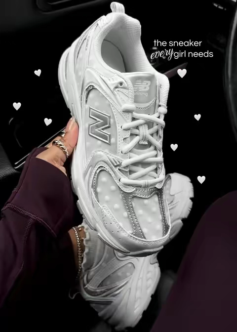 Every girlie deserves these 👏🏽 #newbalance530 #polkadotnewbalance #sneakergirl #flykicks @Fly Kicks 