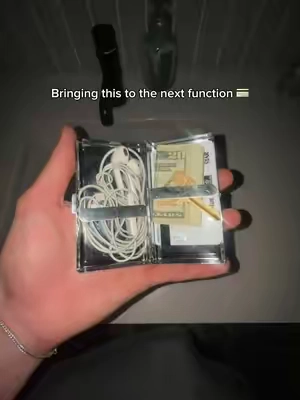 Things lowkey a vibe #fyp #LifeHack #vintagestyle #wallet #viral 