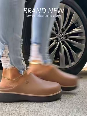 same vibe with a lower, more manageable platform 🤎✨🧸 #crocs #crocsdylanclog #newcrocs #crocsclogs 
