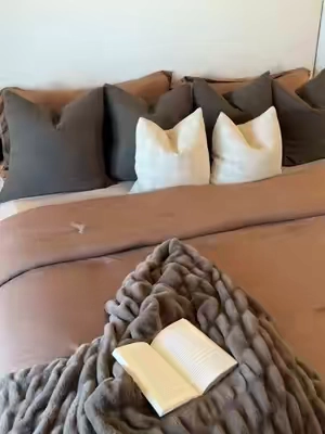 it’s giving what it needed to give 🤌🏼🤎 #beddingset #comforterset #7piececomforterset #luxurybedding @Melex Home 