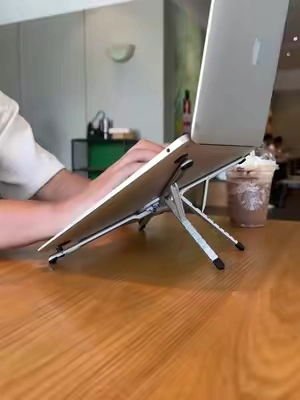 This is the kind of gadget I’d actually keep in my bag#stand #laptopstand #workfromanywhere #phonestand #tiktokshopsummersale 
