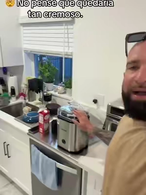 🍨 Hice helado de chocolate en casa… y quedó mejor de lo que esperaba. 🤯 Esta máquina hace que el proceso sea súper fácil: solo preparas la mezcla, la pones a trabajar y en poco tiempo tienes un helado cremoso y delicioso. Si te gusta hacer postres caseros, esta definitivamente vale la pena. 🍫🍦 #TikTokShop #IceCreamMaker #KitchenGadgets #HomeCooking 