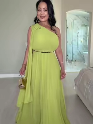 Vestido maxi plisado verde de un hombro. #PleatedDress #OneShoulderDress #EveningStyle #WeddingGuest #tiktokshopforcreator @ChicMe_official 
