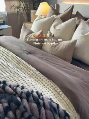 If your bed never feels inviting, your room always looks messy, or you’re exhausted but still can’t fully relax… it might not be you. Sometimes you just need a space that feels like a reset 🧸✨ #cozyathome #roommakeover #cozy #bettersleep #roomdecor 