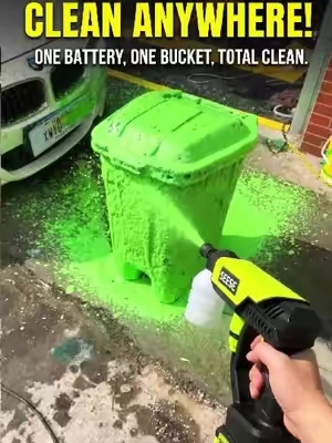 Not gonna lie, I almost put it off until next weekend. But once my SEESE cordless pressure washer showed up, I actually wanted to use it. The car got cleaned first, then the trash bin was next without even thinking about it. #powerwasher  #trashcancleaning  #washcar  #gadgets  #cleaningtools 