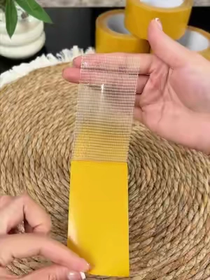 🔥🔥¡El poder del cintape de malla por ambos lados!  ¡Pega super fuerte y al retirarlo no deja ni rastro!#fyp #tiktok #TikTokShop #dealsforyoudays #foryoupage