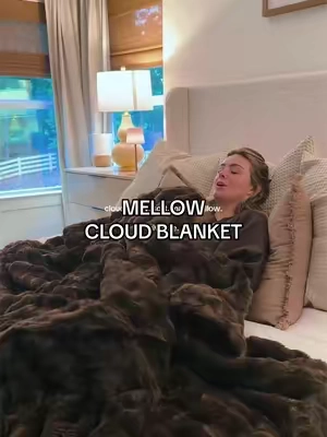 espresso, latte, dark roast are here 🧋🤎🍂😴 @Mellow Sleep #mellow #oversizedblanket #softblanket #cozybedroom #fallbedding 