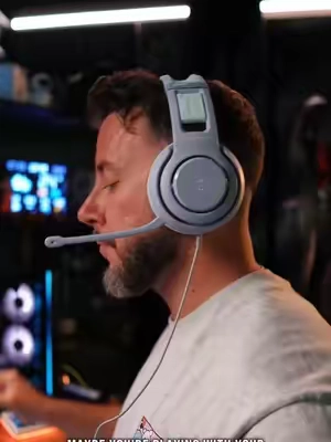 Lightweight, comfortable, and built for any gaming sesh #turtlebeach #atlas200 #headset #gamingheadset #console 