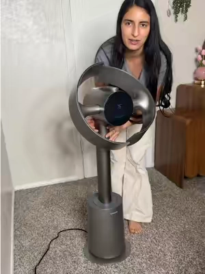 Ventilador de Torre Inteligente Sin Aspas DREAME MF10 Lite | Oscilación 270°, Control Remoto, Flujo de Aire Potente y Silencioso El DREAME MF10 Lite está diseñado para refrescar habitaciones de forma uniforme y silenciosa. Gracias a su tecnología sin aspas, ofrece mayor seguridad y una distribución eficiente del aire. Funciones principales ✅ Cobertura de aire de 270° para toda la habitación. ✅ Diseño sin aspas, más seguro para niños y mascotas. ✅ Control remoto para cambiar funciones fácilmente. ✅ Flujo de aire potente con tecnología AirBoost. ✅ Ajuste inteligente de la velocidad según la temperatura. ✅ Funcionamiento silencioso, ideal para dormir o trabajar. ✅ Diseño moderno y elegante. ✅ Base estable y fácil de colocar en cualquier espacio. ✅ Ahorra espacio gracias a su diseño de torre.#ventilador #ventiladormoderno #dreamemf10 #tiktokshopsummersale #summerfinds 
