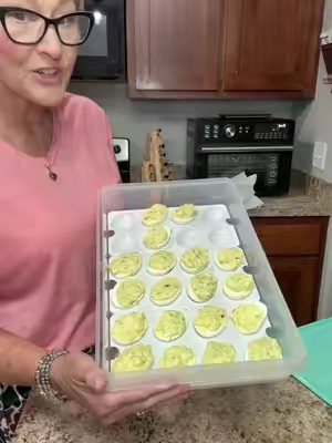 Nothing beats a Tupperware seal! Perfect for snacks, deviled eggs, or casseroles on the go!! #tupperware #tupperwaresnacks #tupperwaredeviledeggs #kitchenfinds #tupperwarecontainer @HSN, Inc 