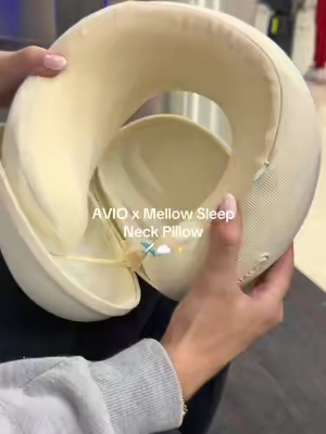 this was genius #travelpillow #neckpillow #traveltok #travelneckpillow #travelnecessities 