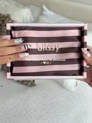 ITS SO CUTIE 🩵 @Blissy Brand  #blissy #silkpillowcase #roomdecor #girly #coolgirl 