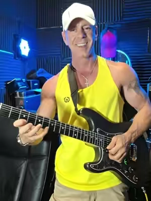 Enya Xmari electric guitar.  4 built in effects no pedals needed also takes headphones straight into the guitar for late night jamming  #guitar #electricguitar #enyamusic 