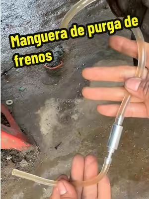 Nunca había visto una manguera de ventilación tan útil.#diycar #car #autotools #fyp #cartok 