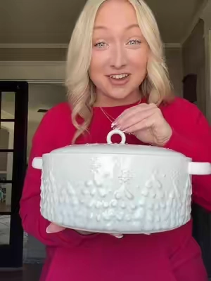 the prettiest Christmas casserole dish is officially back in stock ✨🎄 #bakeware #bakingdish #christmascooking #christmas #casseroledish 