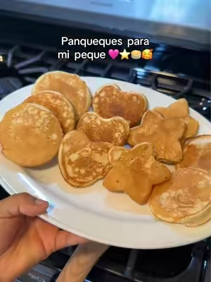 Necesitas este sarténcito para le fijuritas de panqueques 🥞 a tus hijos #panqueques #momgirl #desayunos #babys #desayunofacil 