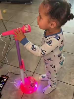 Worth every penny for my little singer😩😭🥰🌸 #toddlersoftiktok #karoke #microphone #babiesoftiktok #tiktokshopdealsforyoudays 