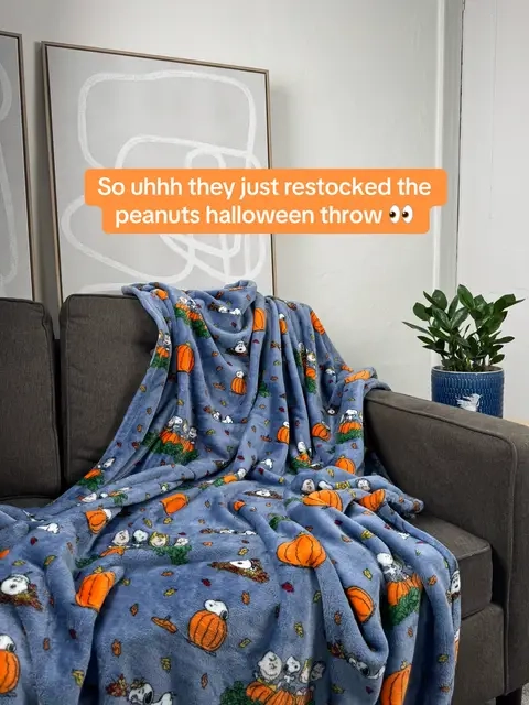 Can’t wait for falll 🍂🎃 #fall #autumn #peanuts #blanket #charliebrownthrowblanket 