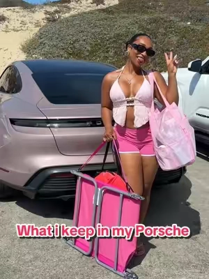 LA girls LOVE the beach 🤣💕 I STAY ready!! 🍓❄️ My new song “Frozen Berry” is out now!!🌝