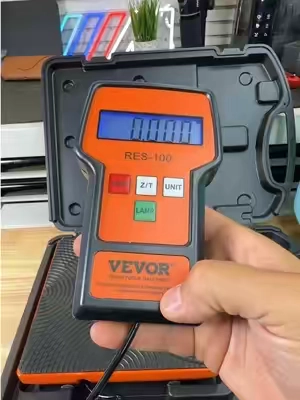 Stop guessing and start accurately measuring out refrigerant! Perfect setup for those who like to weight boxes before shipping too! 📦 🚗 🏠  #scale #refrigerant #hvac #mechanic #airconditionerrepair 
