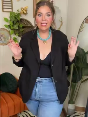 A plus size friendly blazer that feels like a stretchy cardigan 👀👀👀 I’m a size 24W and 5’6” wearing the 3X in this plus size piece! #tiktokshopsummersale #tiktokshopcreatorpicks 